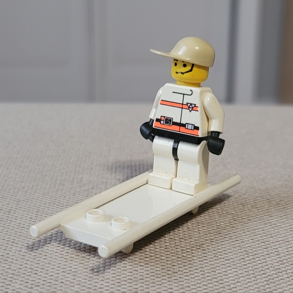 LEGO R.E.S. Q Team Minifigure & Vintage White Stretcher